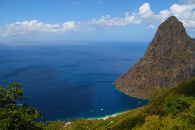 How To Explore St. Lucia Like A Local (Best Spots)